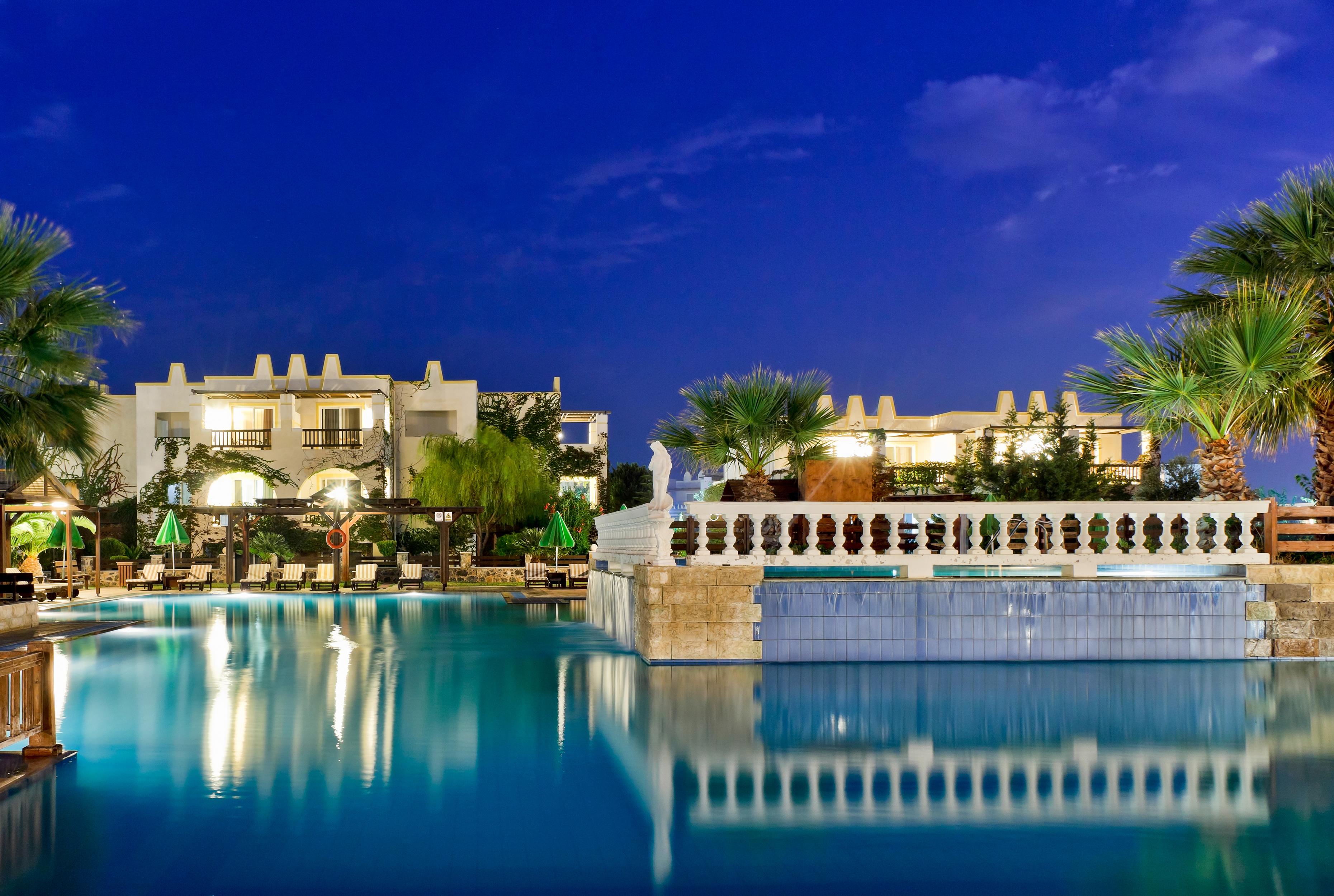 กายา รอยัล โฮเต็ล Hotel มัสติคารี ภายนอก รูปภาพ