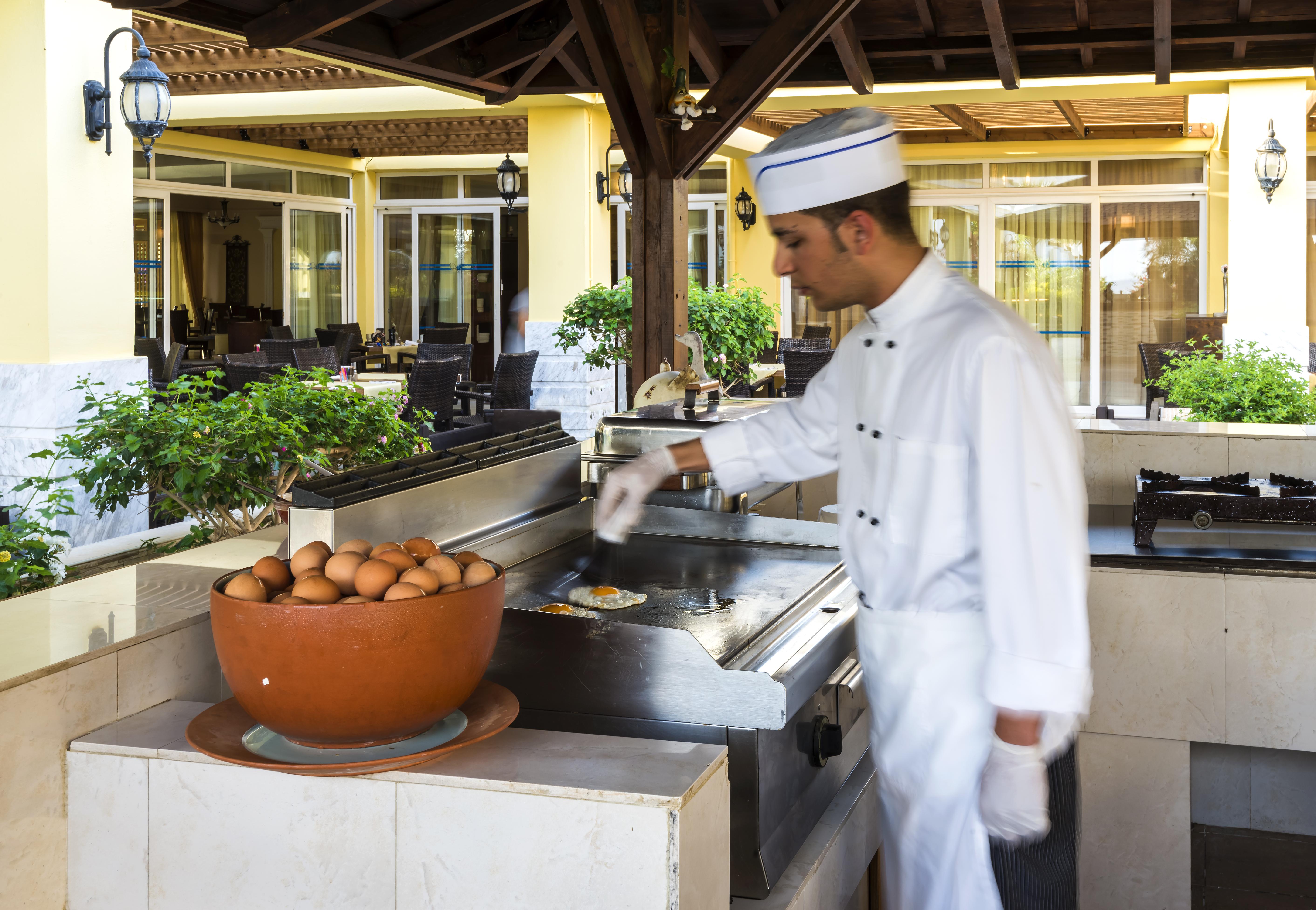 กายา รอยัล โฮเต็ล Hotel มัสติคารี ภายนอก รูปภาพ
