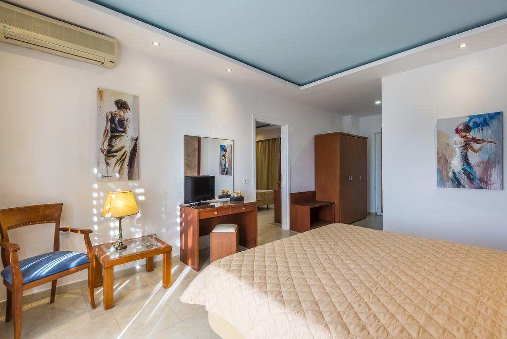 กายา รอยัล โฮเต็ล Hotel มัสติคารี ภายนอก รูปภาพ