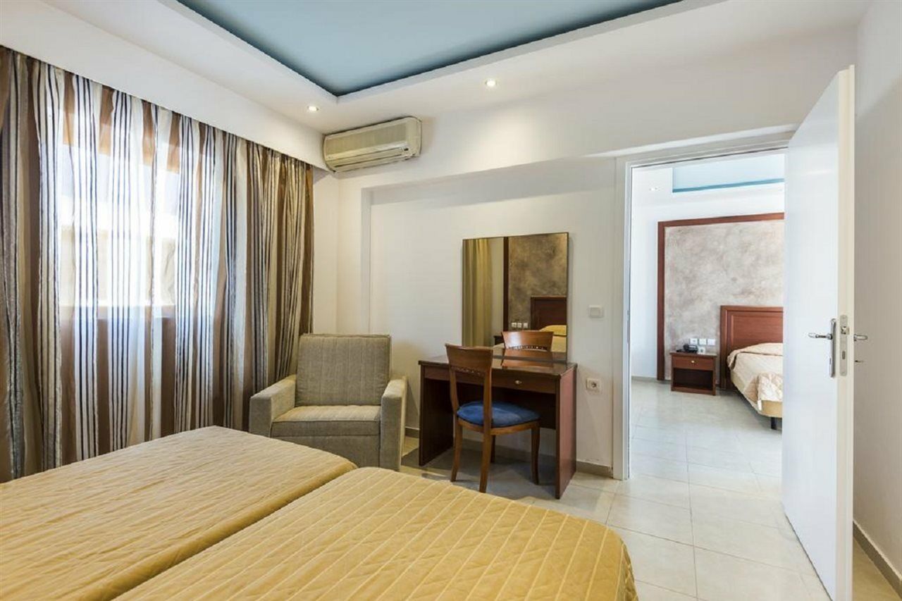 กายา รอยัล โฮเต็ล Hotel มัสติคารี ภายนอก รูปภาพ